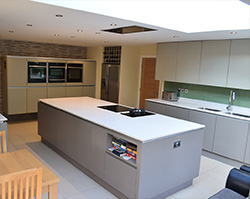 A modern kitchen consisting of cool, crisp colours. 